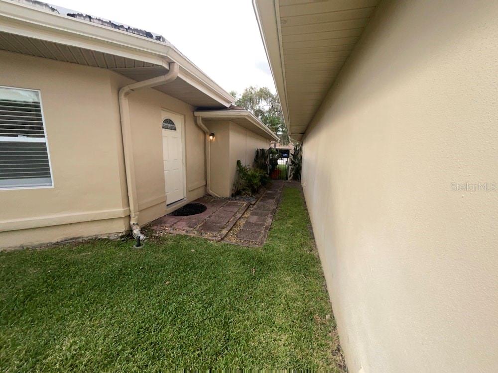 2253 HERON CIRCLE