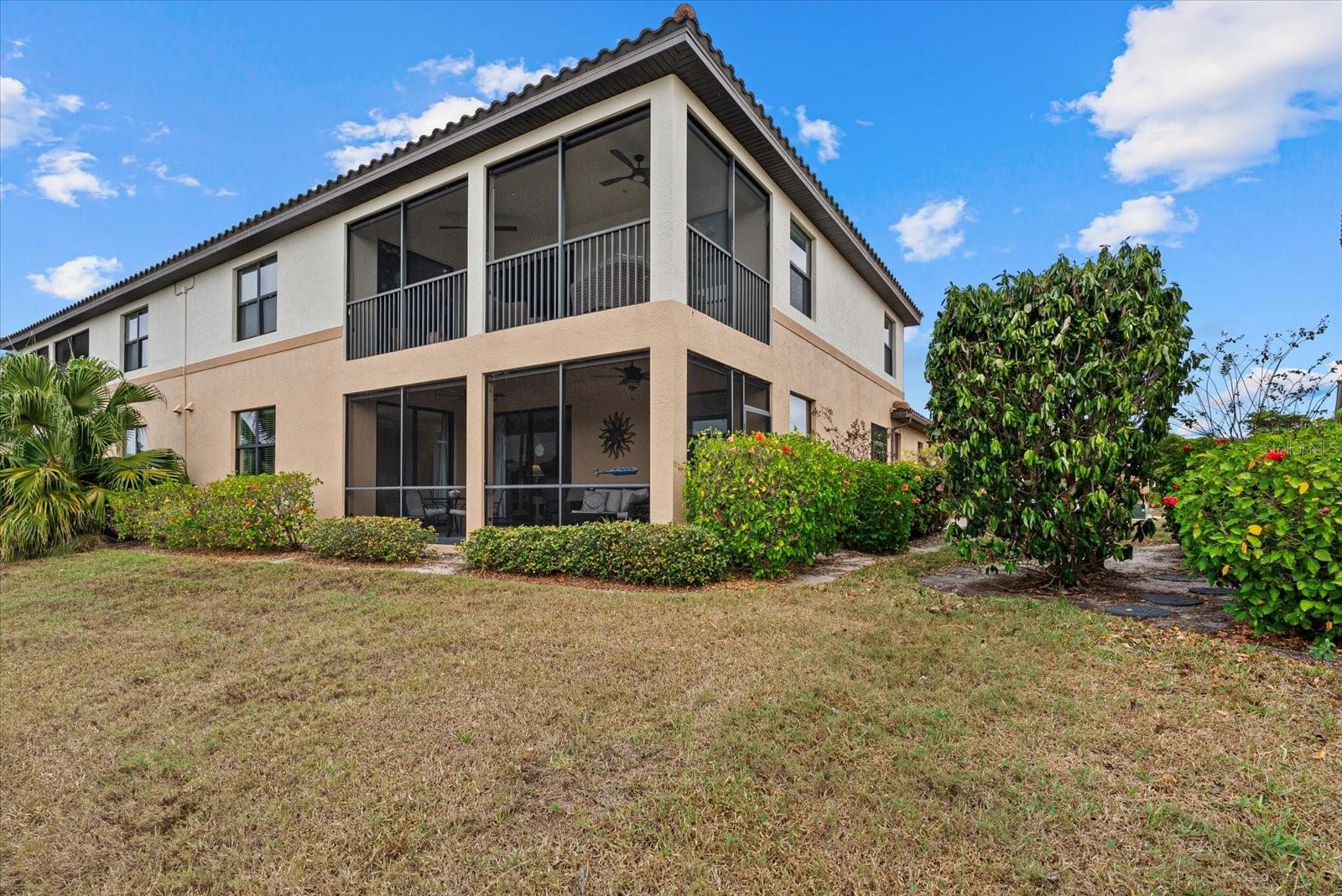 COACH HOMES 1 AT GRAN PARADISO - Residential