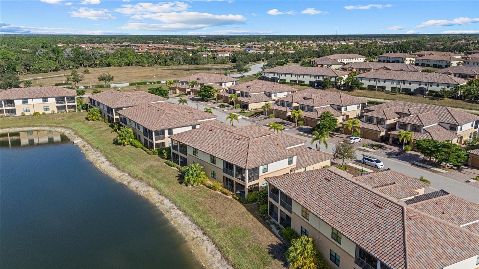 COACH HOMES 1 AT GRAN PARADISO - Residential