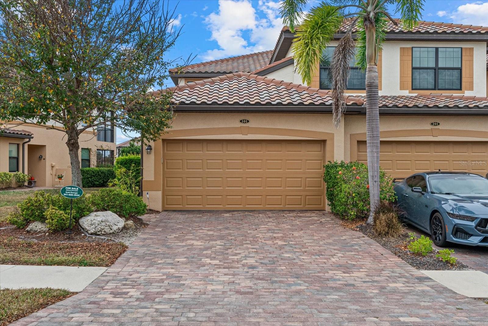 COACH HOMES 1 AT GRAN PARADISO - Residential