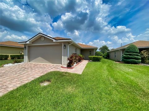 A home in LAKE WALES