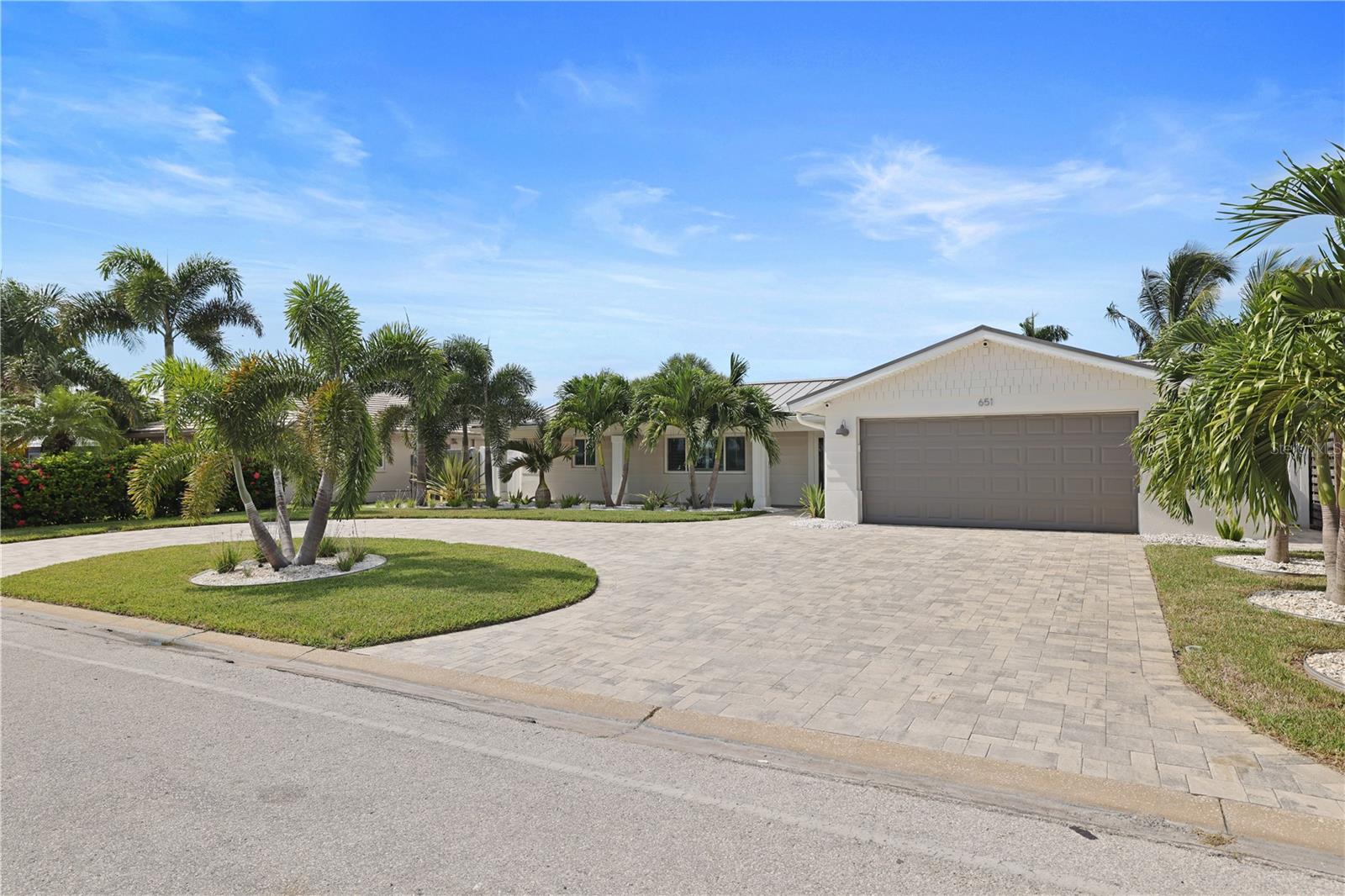 THREE PALMS POINT - Residential