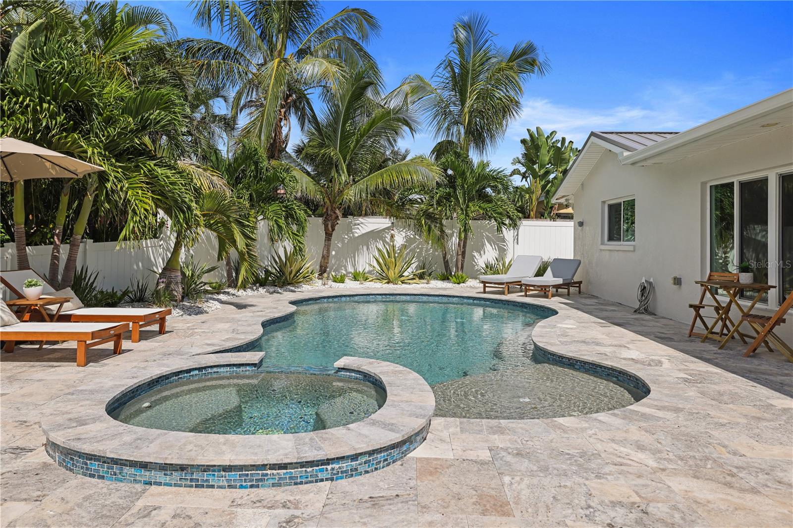 THREE PALMS POINT - Residential