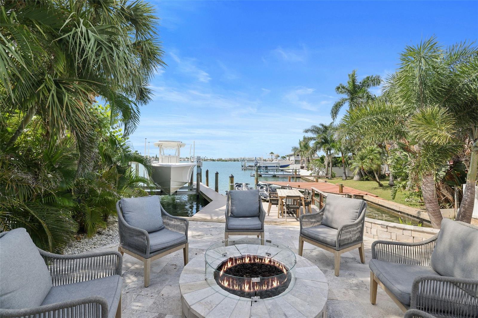 THREE PALMS POINT - Residential
