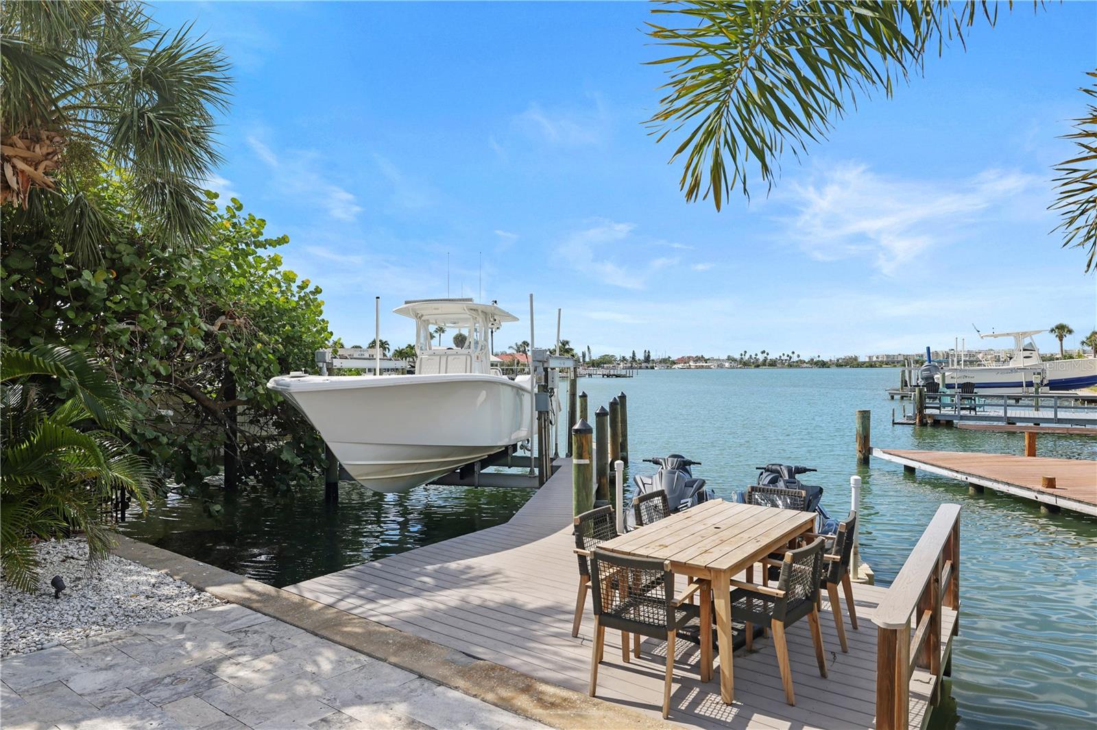THREE PALMS POINT - Residential
