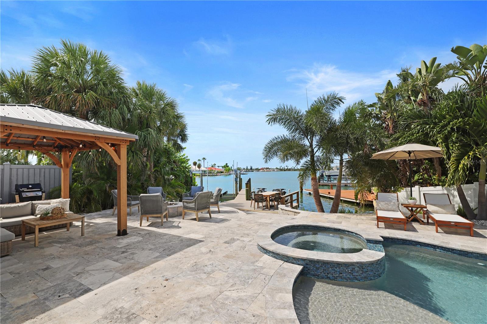 THREE PALMS POINT - Residential