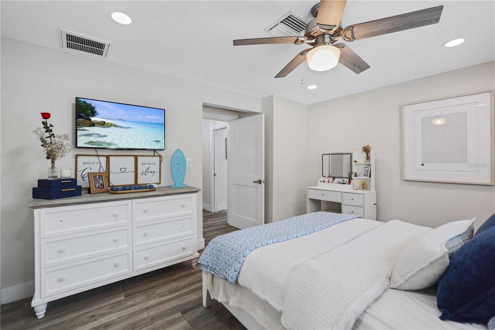 THREE PALMS POINT - Residential