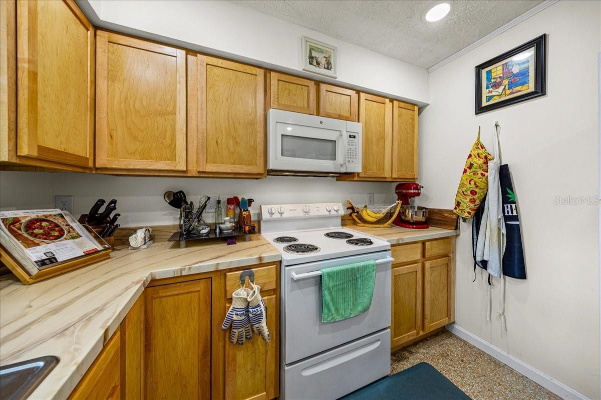 RAINBOW LAKES ESTATE - Residential