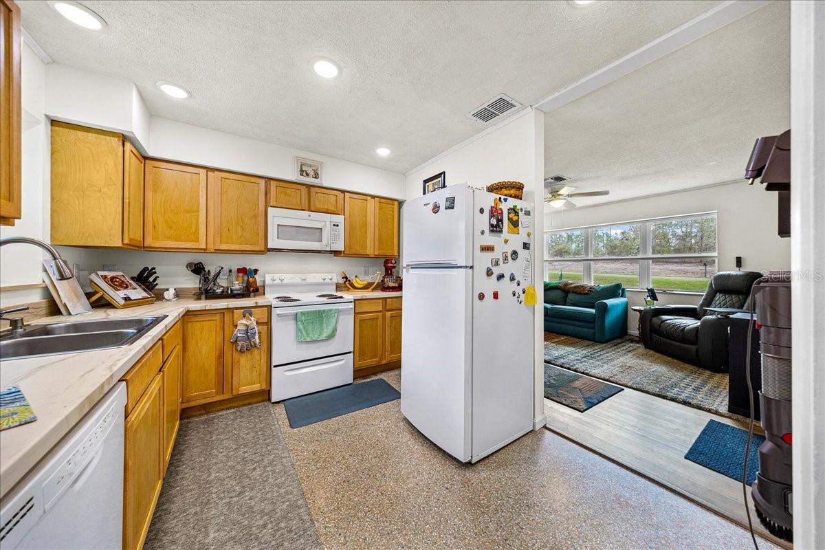 RAINBOW LAKES ESTATE - Residential