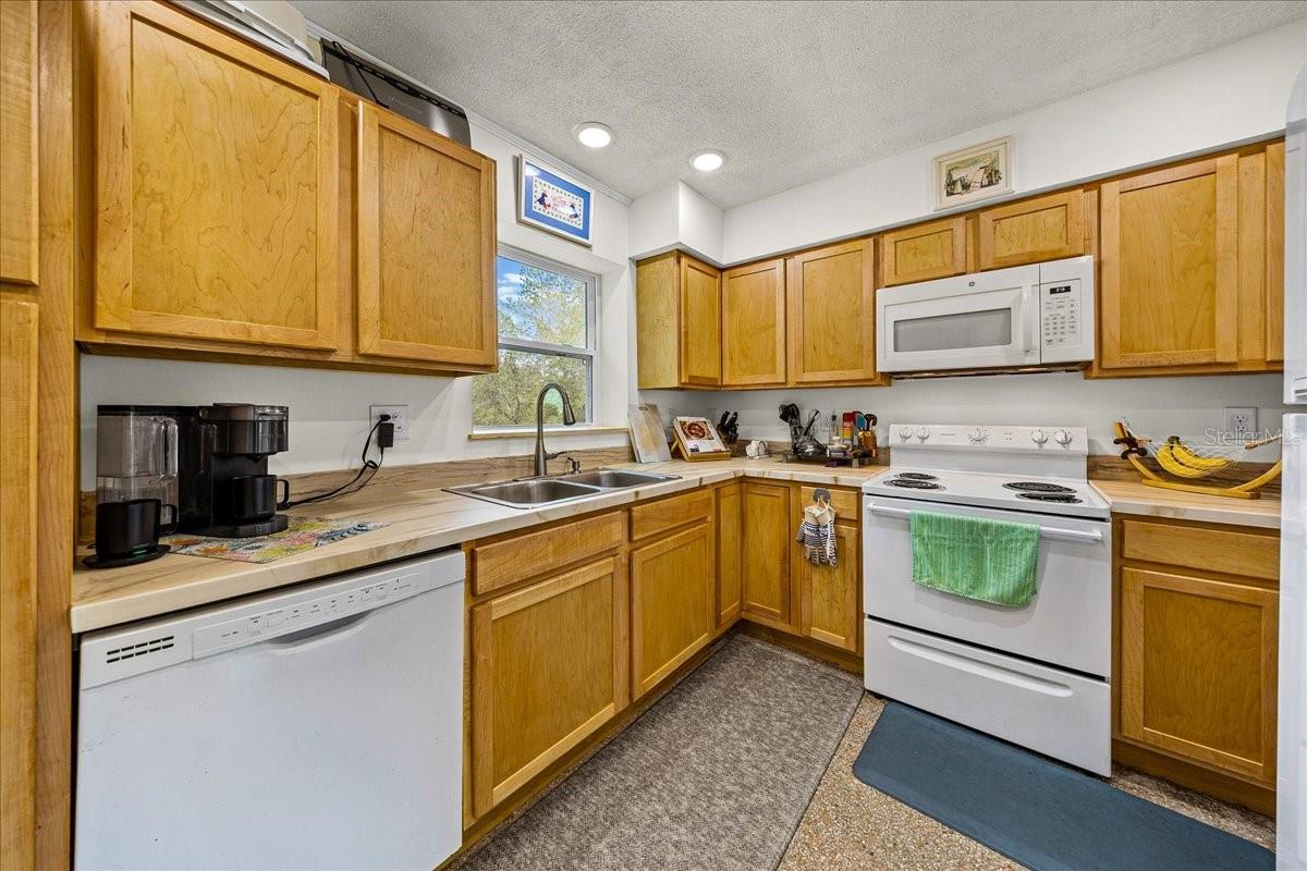 RAINBOW LAKES ESTATE - Residential