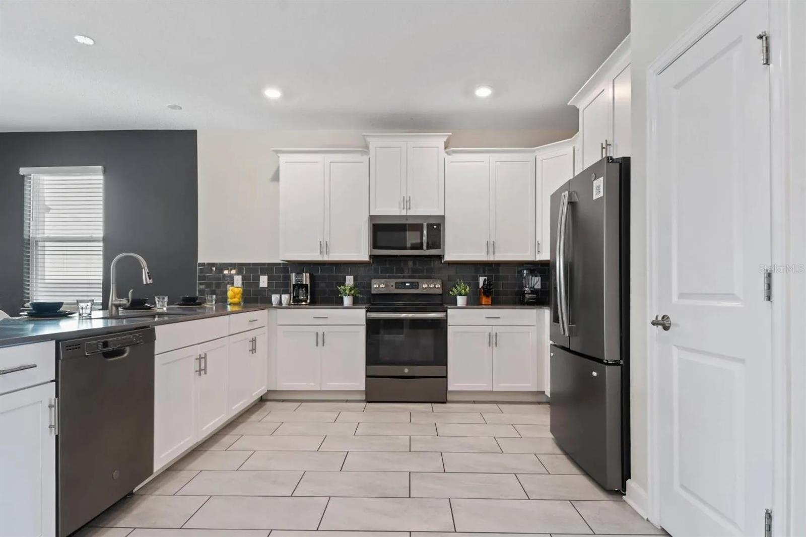 COVE AT STOREY LAKE II - Residential