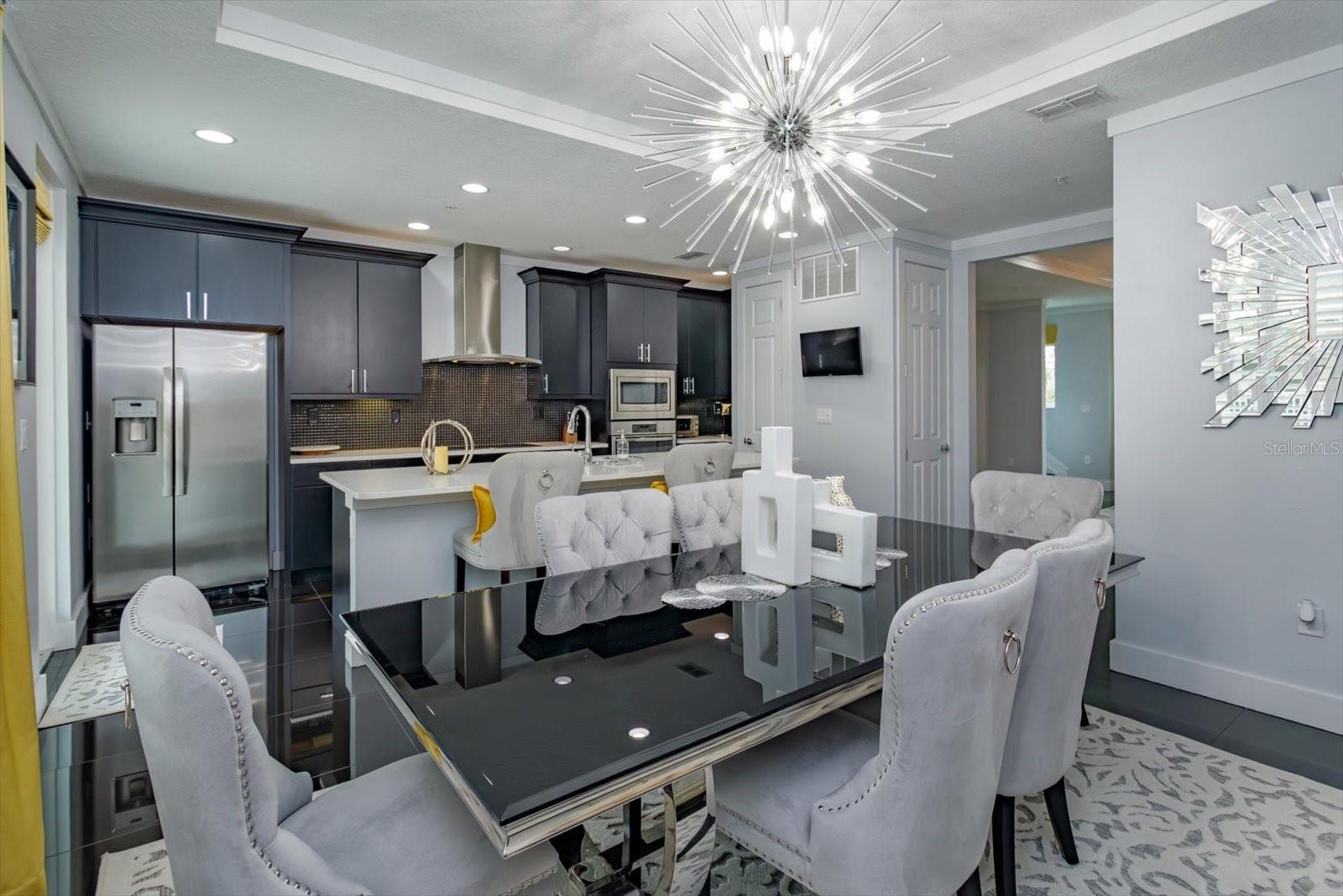 GRANDE OAKS AT HEATHROW - Residential