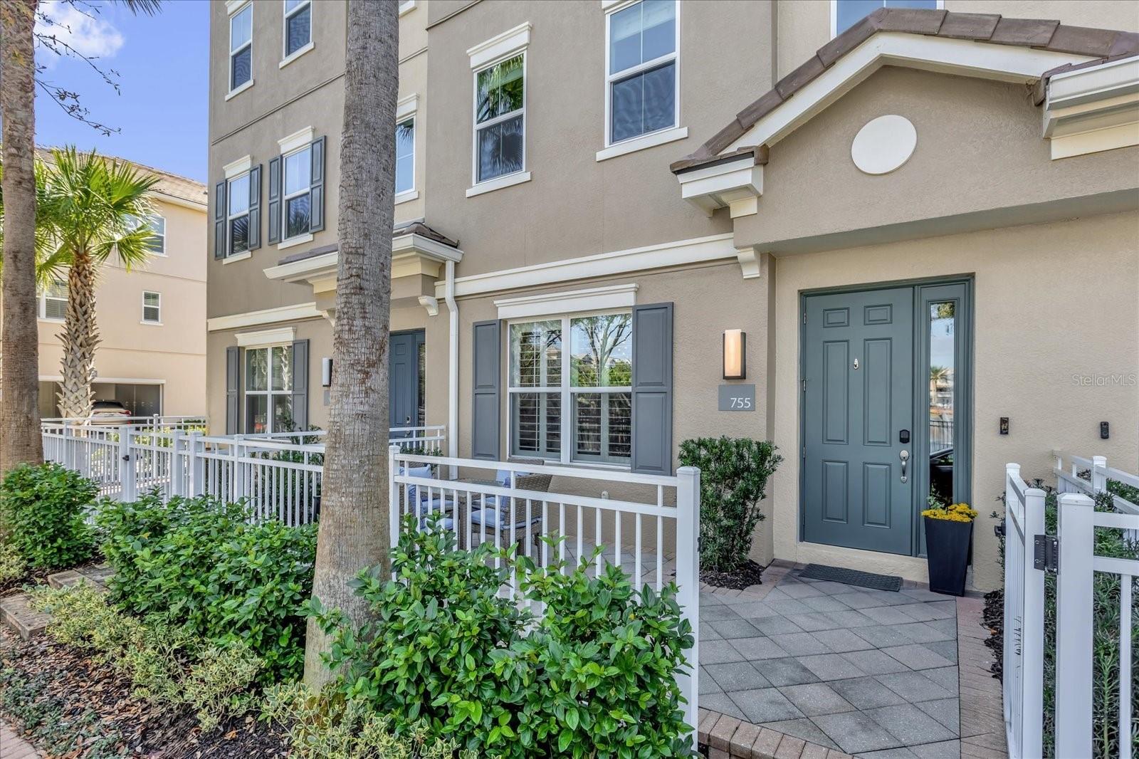 GRANDE OAKS AT HEATHROW - Residential