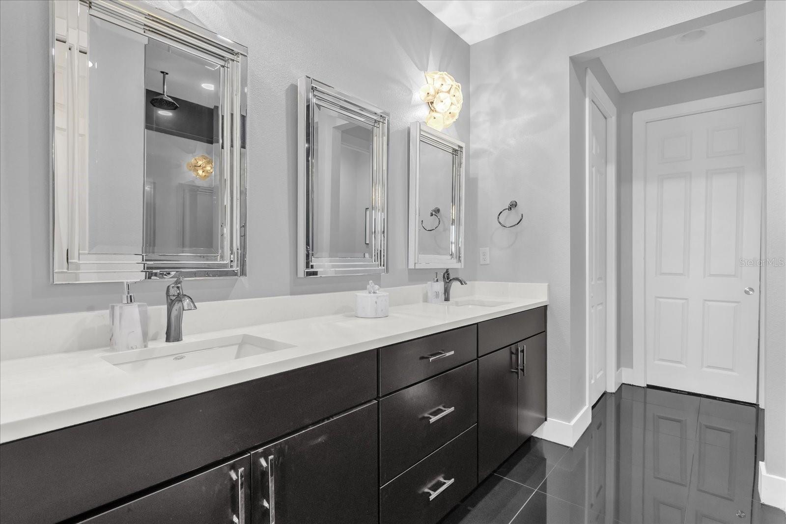 GRANDE OAKS AT HEATHROW - Residential