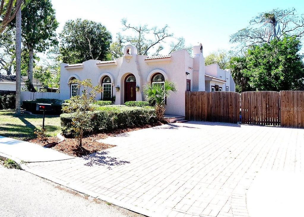 Photo of 714 29th Street W, Bradenton, FL 34205 (MLS # A4684109)