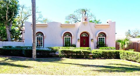 Photo of 714 29th Street W, Bradenton, FL 34205 (MLS # A4684109)