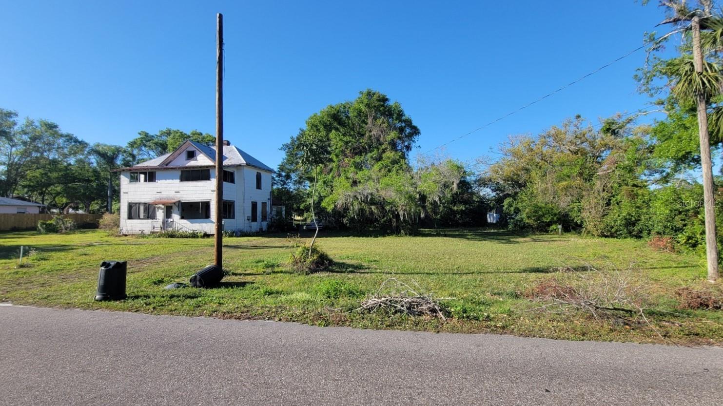 Great development opportunity in Bradenton! This 1.34 acre lot in Oneco is zoned RSF-6 with a future land use of RES-9. Existing home will need to be removed.