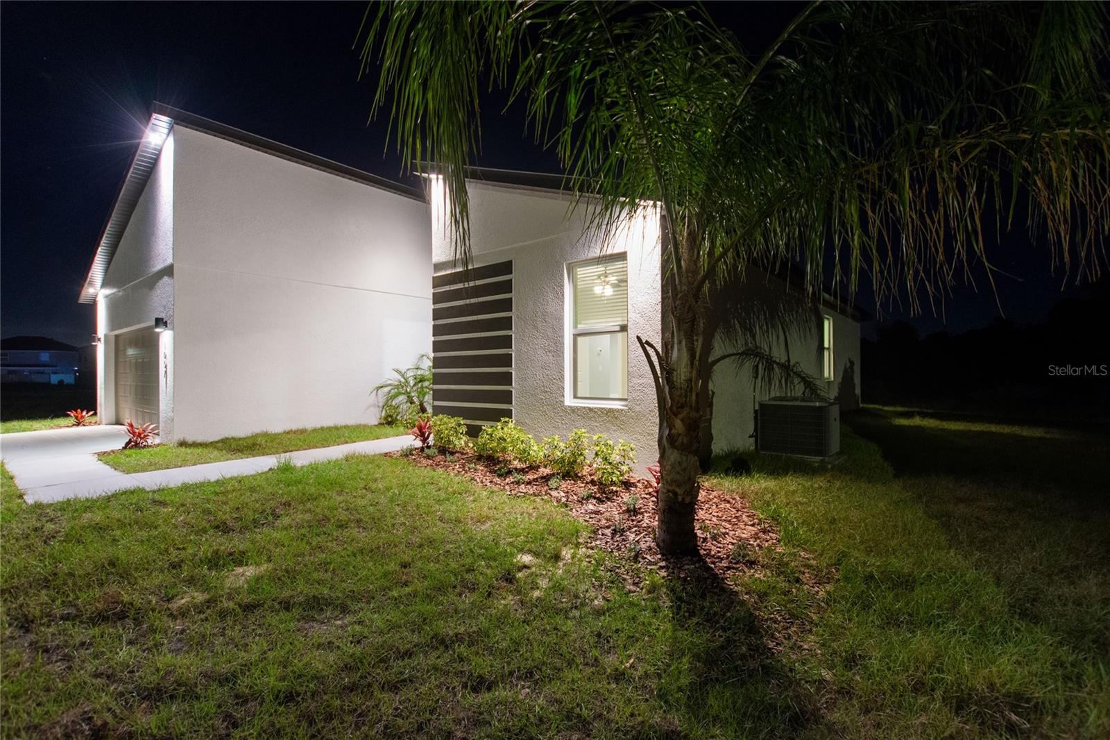 1057 SABINE PLACE