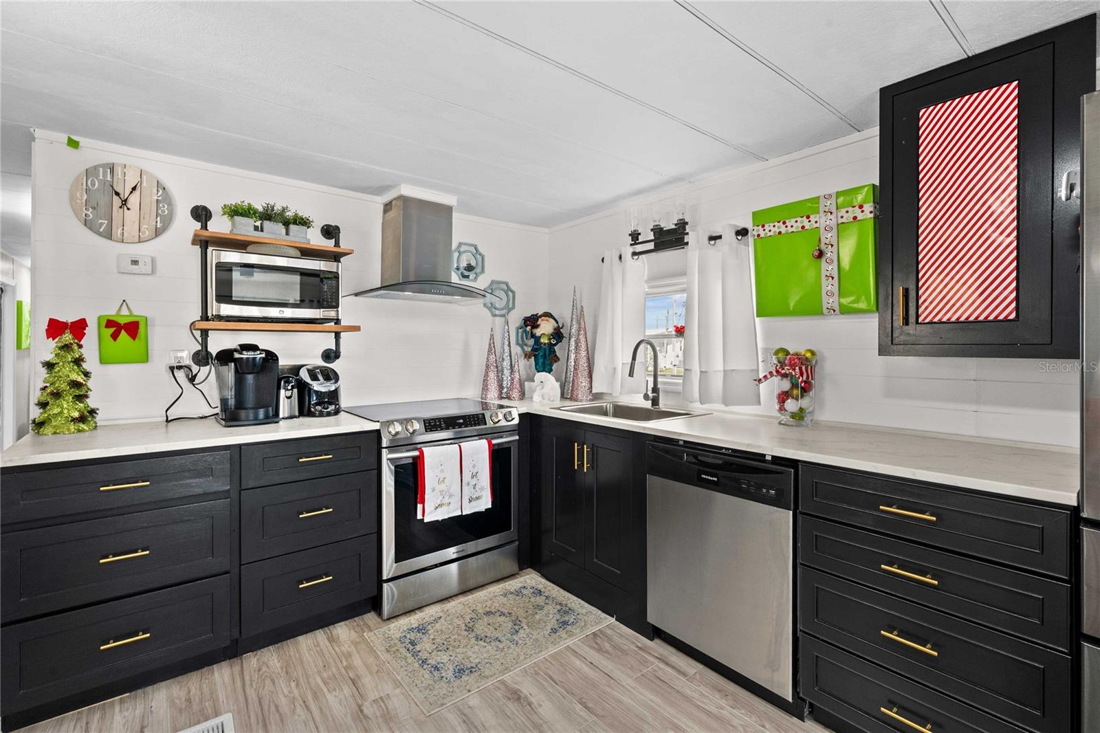 BETMAR ACRES - Residential