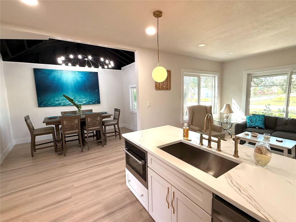 Photo of 400 38th Avenue NE, St Petersburg, FL 33704 (MLS # TB8434315)