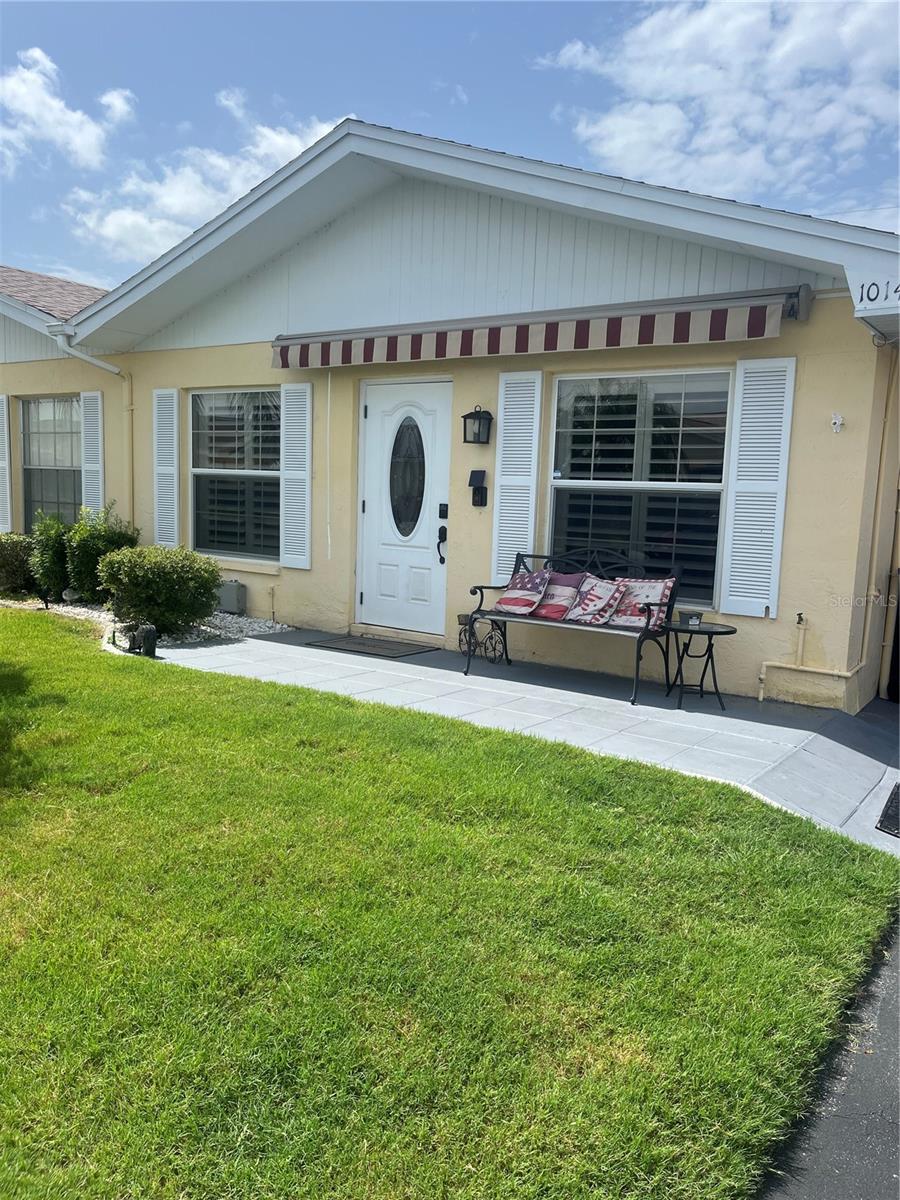 Annual Rental - Turn Key property, beautiful furnishings ready for you to move in. Plantation shutters, porcelain tile throughout, updated kitchen, walk in shower owners bath, tub in the other. Motorized screen on garage allowing pivacy. This property shows pride of ownership. Walking distance to stores, amenities, dr.s and banks. Sun City Center is Floridas #1 Retirement community. Don't let this beauty slip away.
First, Last and Security deposity required. Pet Deposit Homeowner to pay Sun City Center $344 annual fee.
Perks:
Once a month cleaning included
Garage golf cart parking
Superior unit