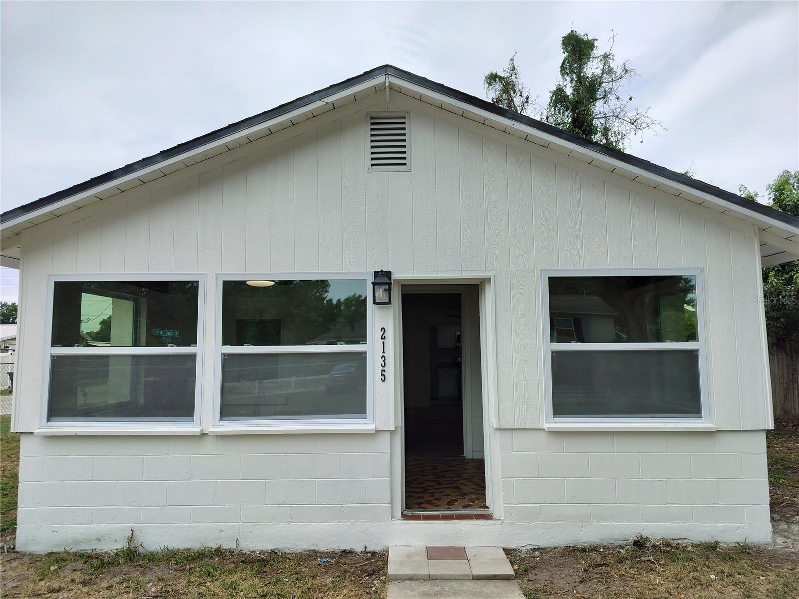 2135 ELIZABETH STREET