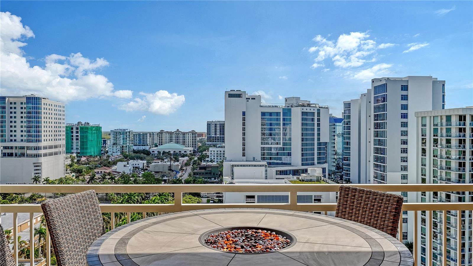 THE TOWER RESIDENCES - Residential