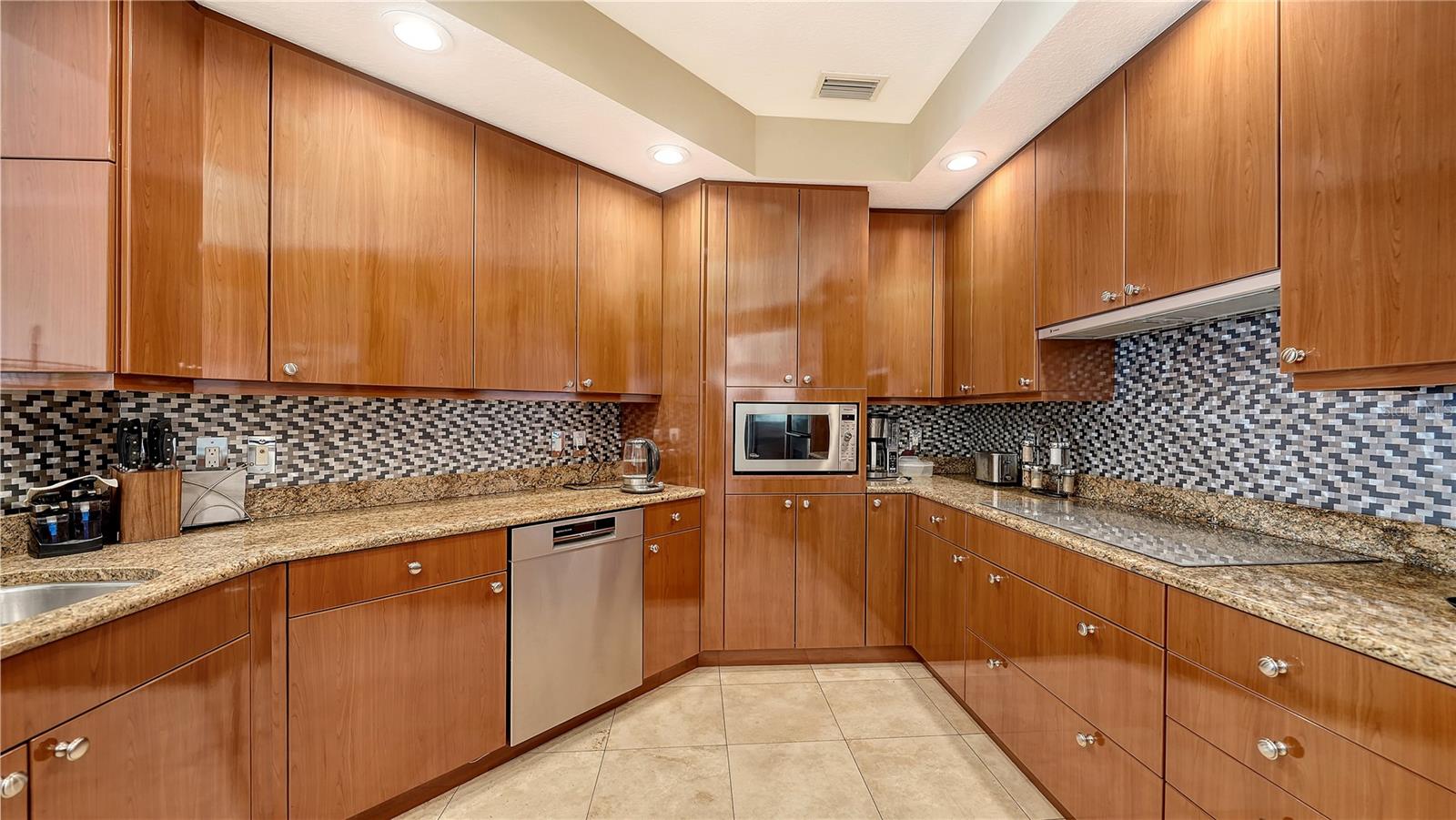 THE TOWER RESIDENCES - Residential