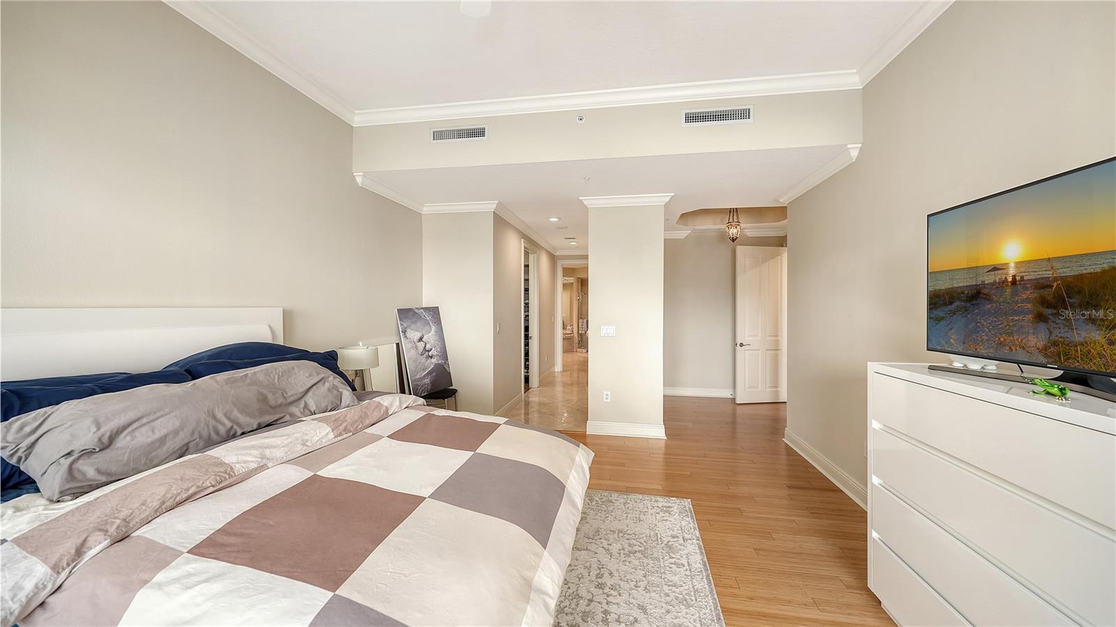 THE TOWER RESIDENCES - Residential