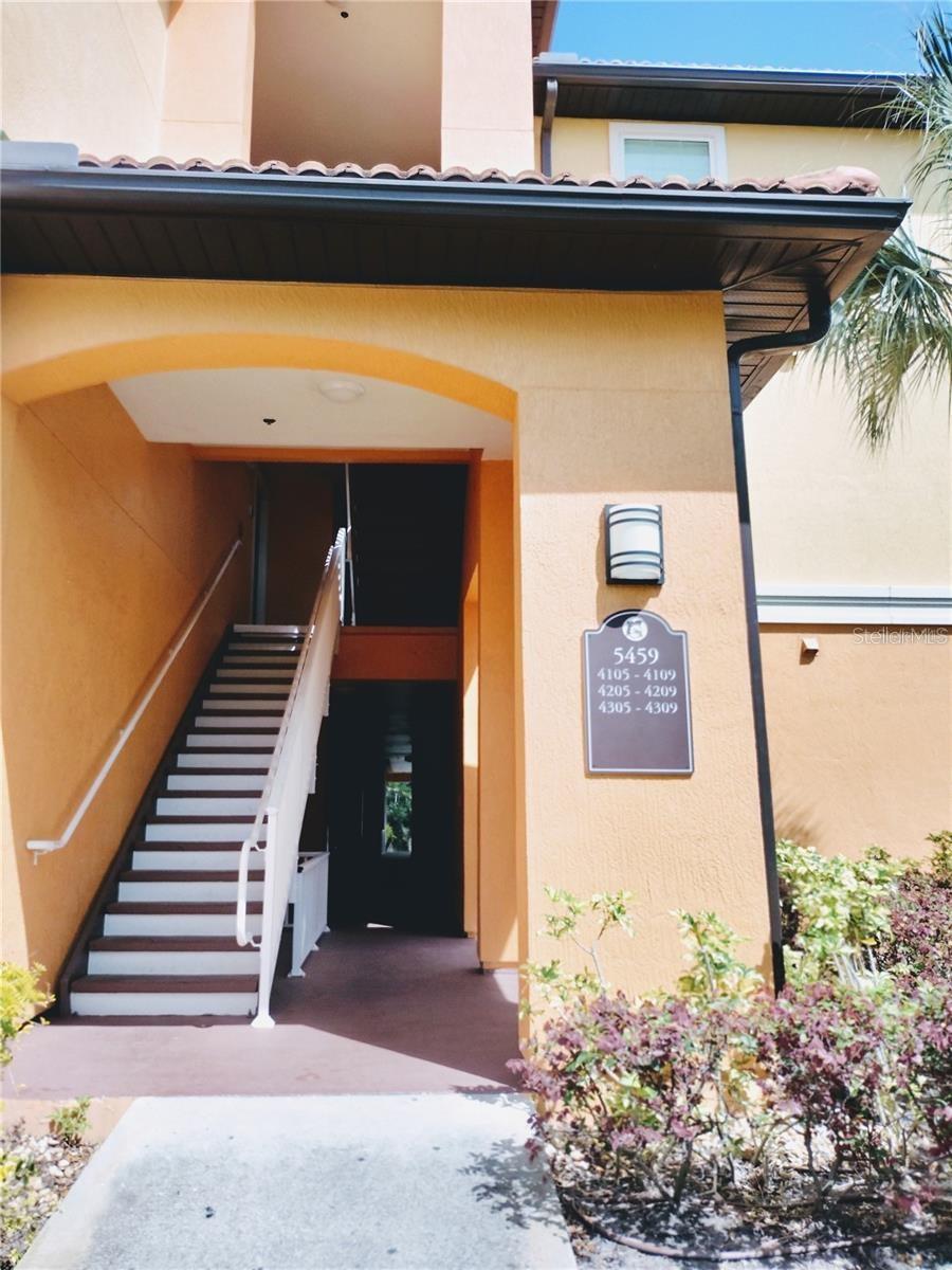 Photo of 5459 Vineland Road #4206, Orlando, FL 32811 (MLS # O6452408)
