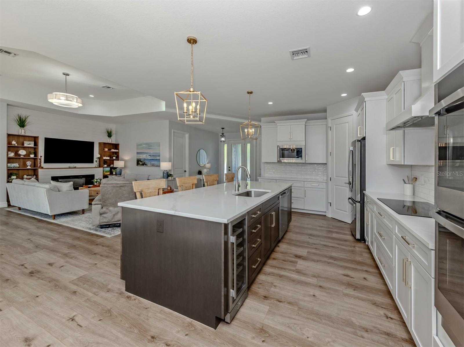 SOUTH VENICE - Residential