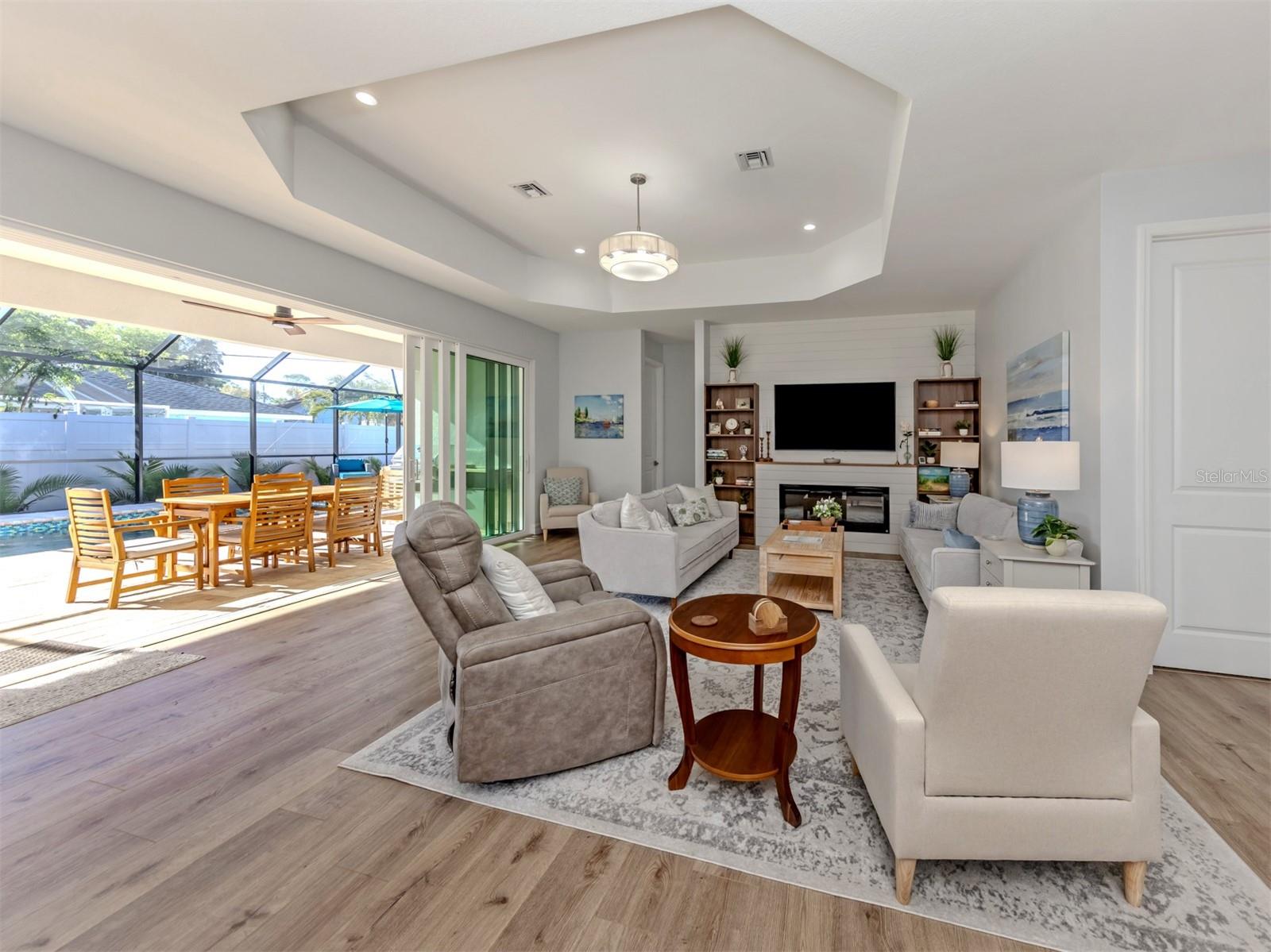 SOUTH VENICE - Residential