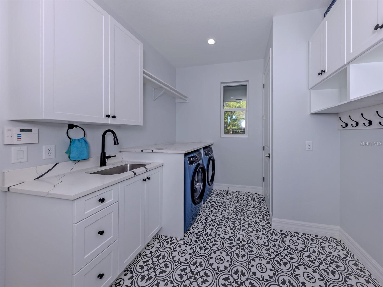 SOUTH VENICE - Residential