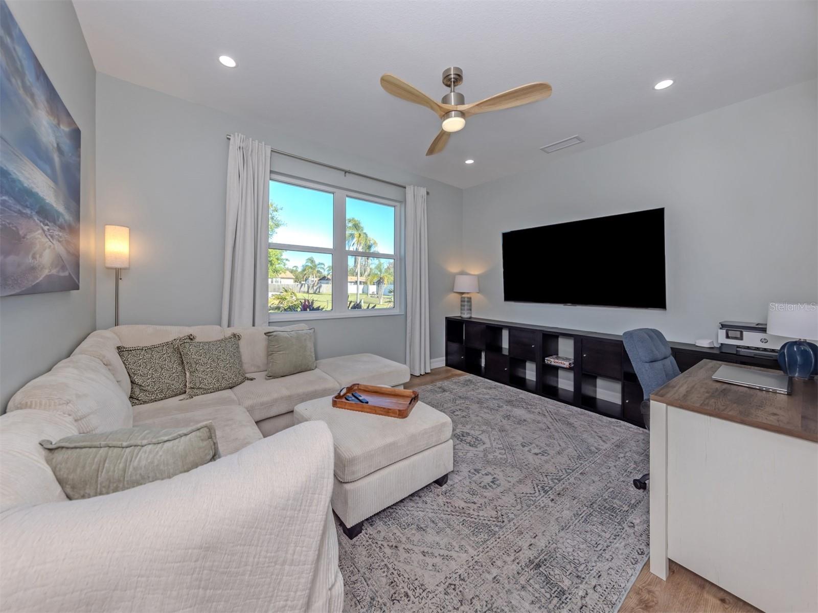 SOUTH VENICE - Residential