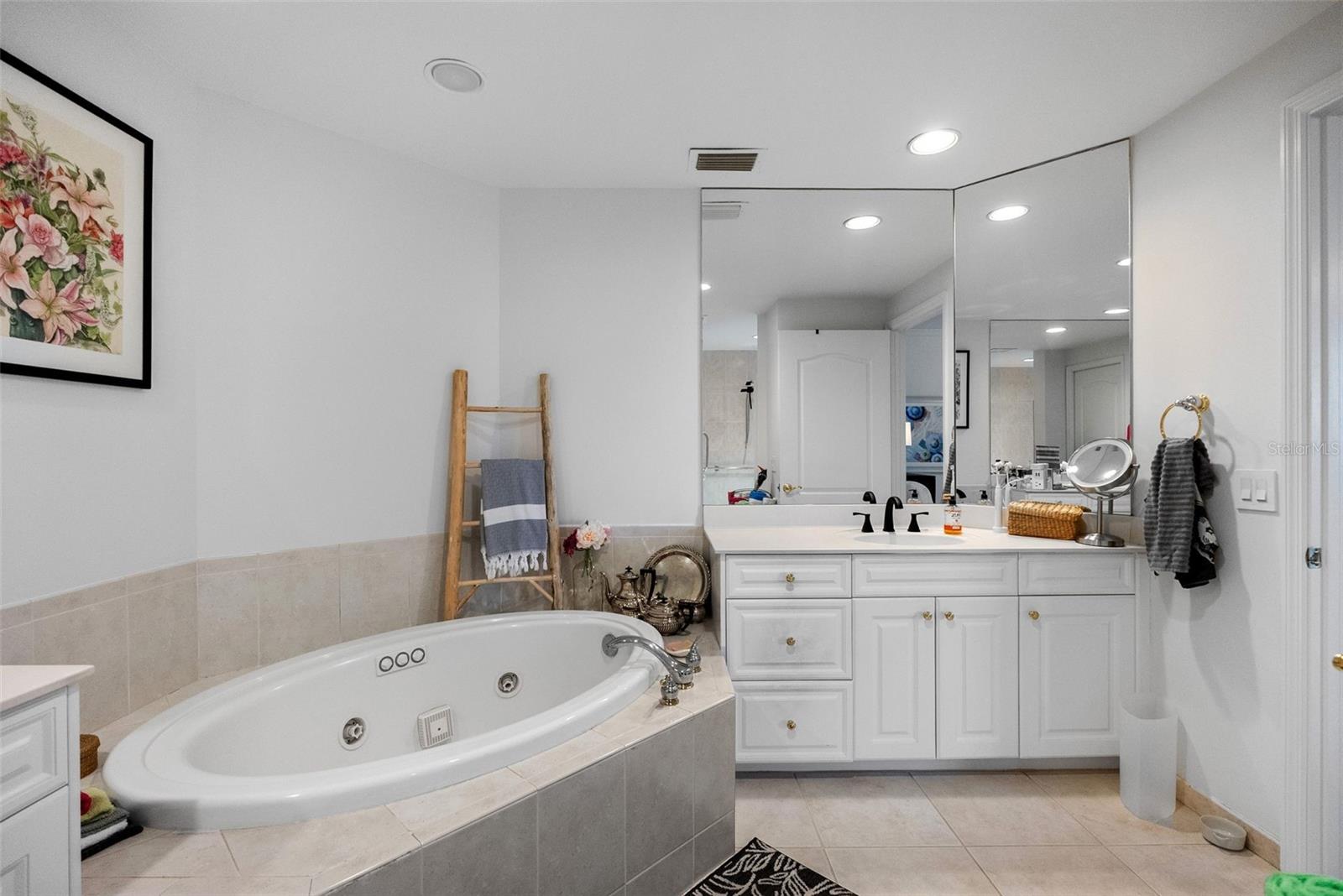 FLORENCIA CONDO - Residential