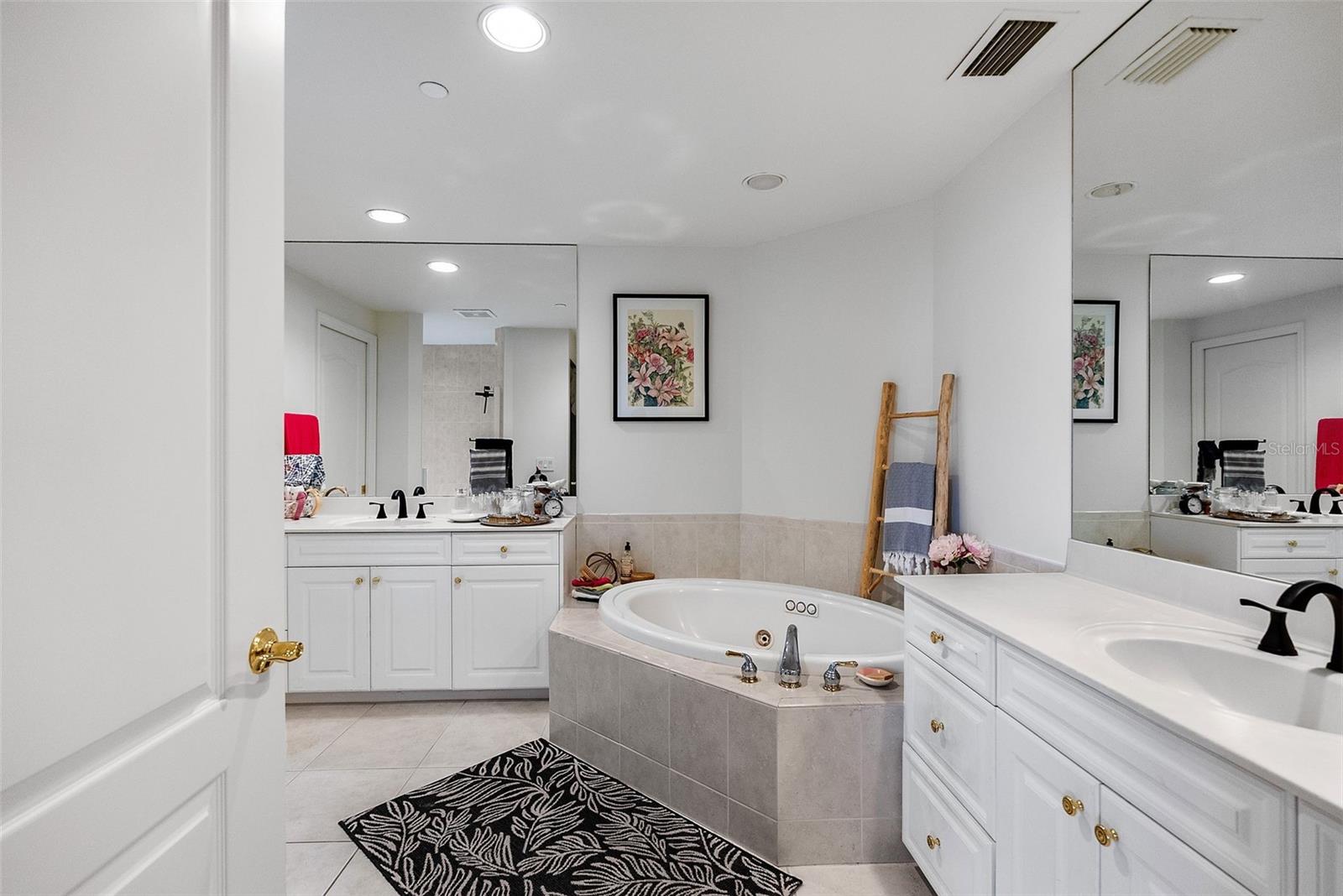 FLORENCIA CONDO - Residential