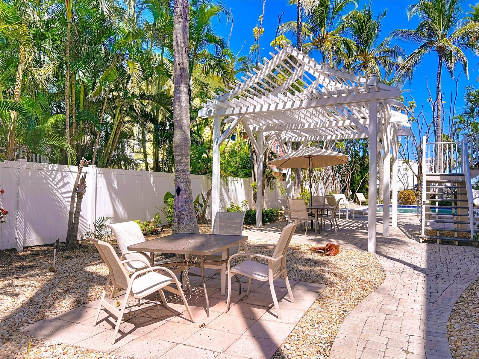 ISLAND IN THE SUN - Residential