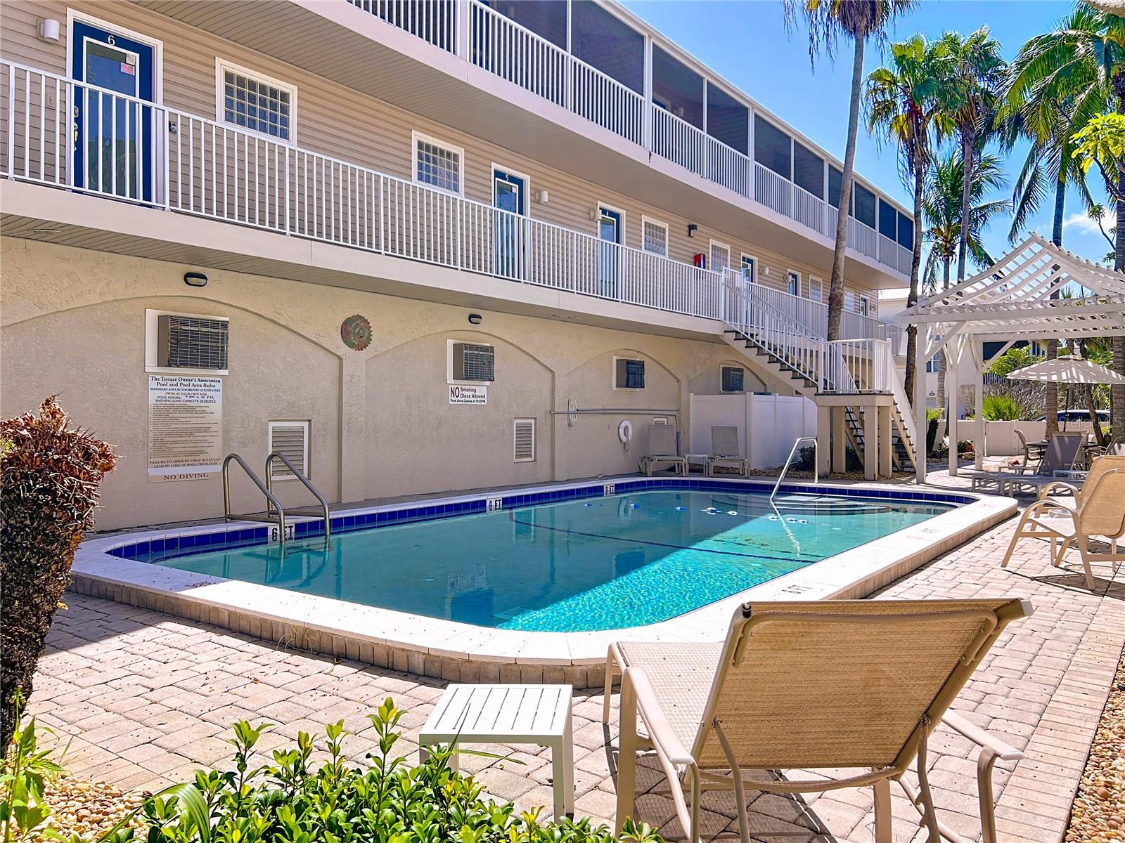 ISLAND IN THE SUN - Residential