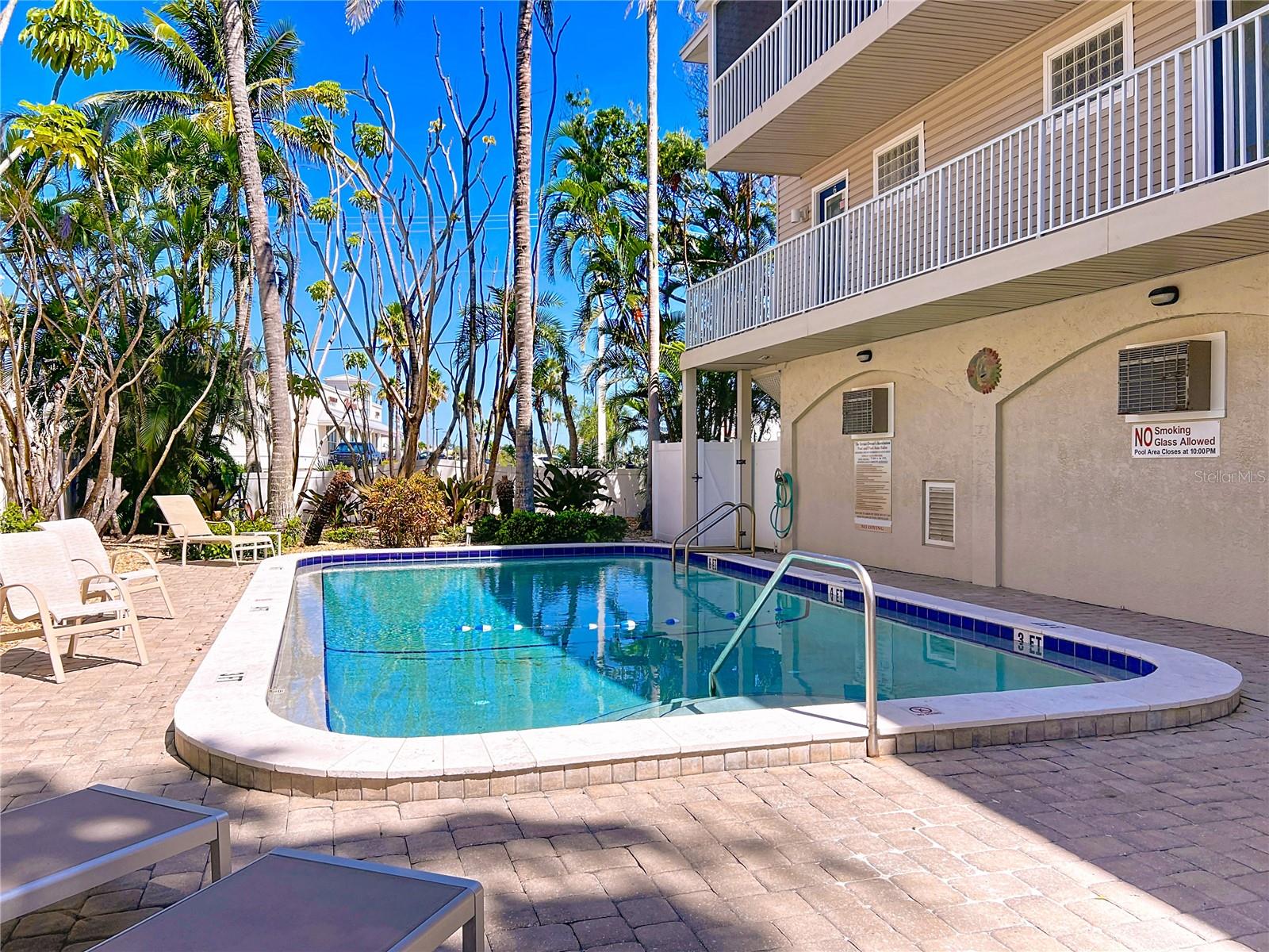 ISLAND IN THE SUN - Residential