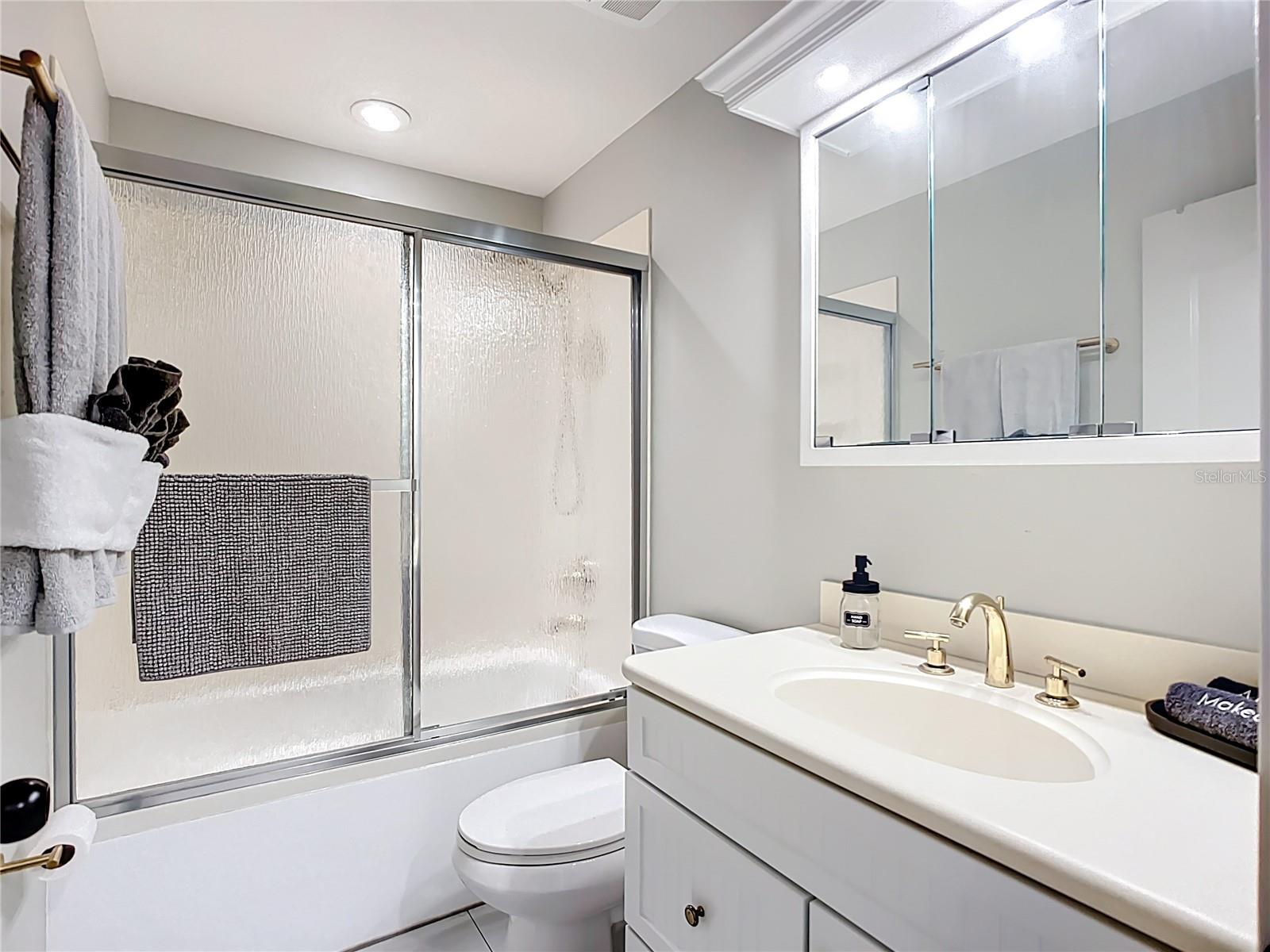 ISLAND IN THE SUN - Residential