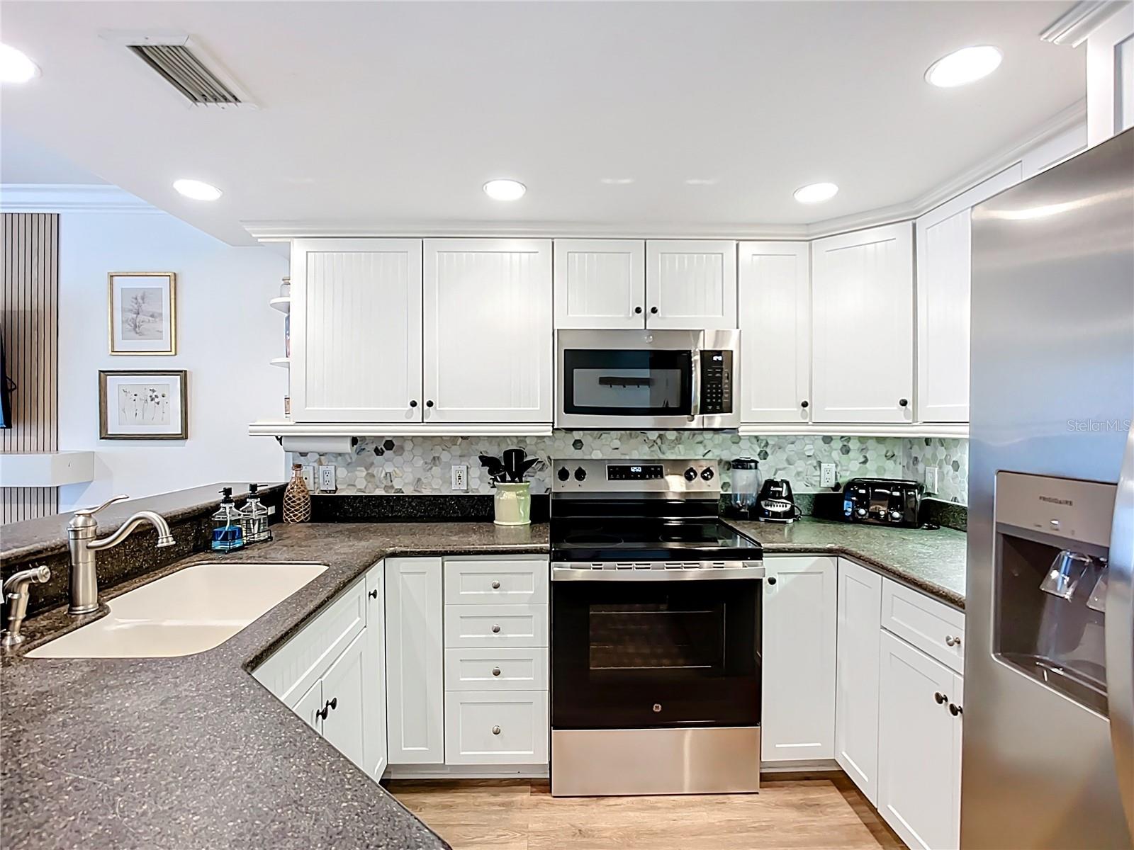 ISLAND IN THE SUN - Residential