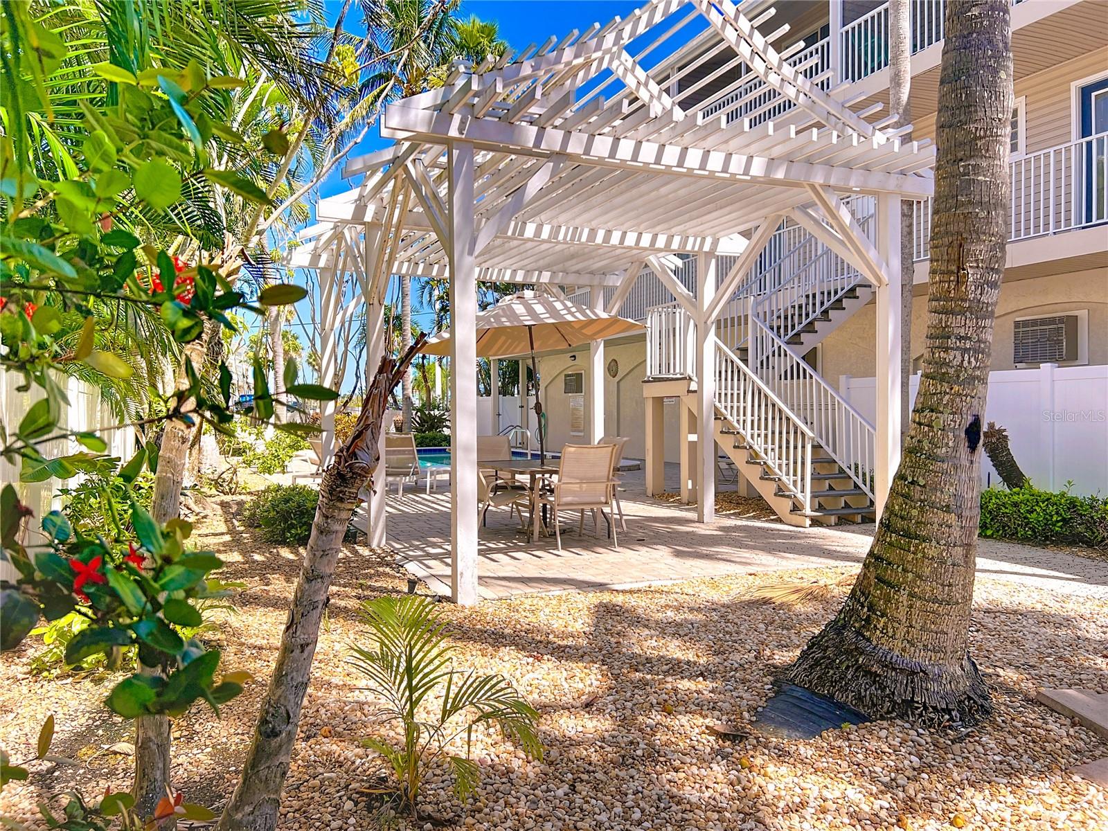 ISLAND IN THE SUN - Residential