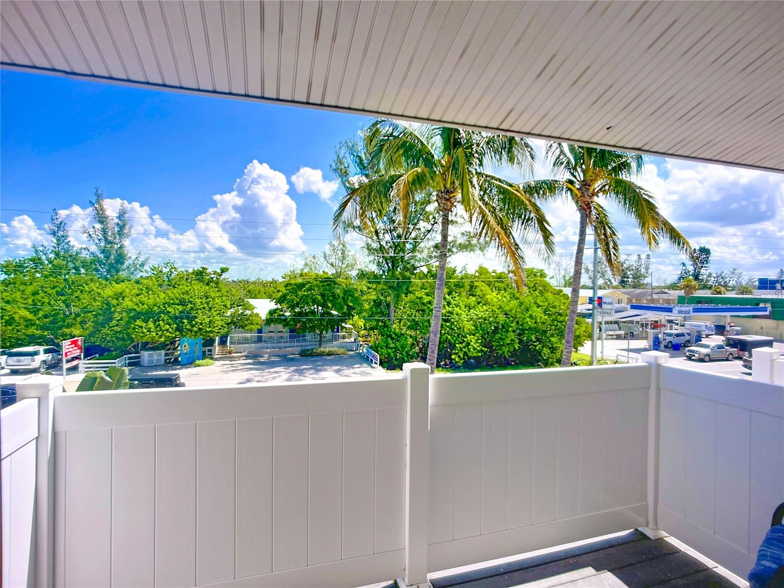 ISLAND IN THE SUN - Residential