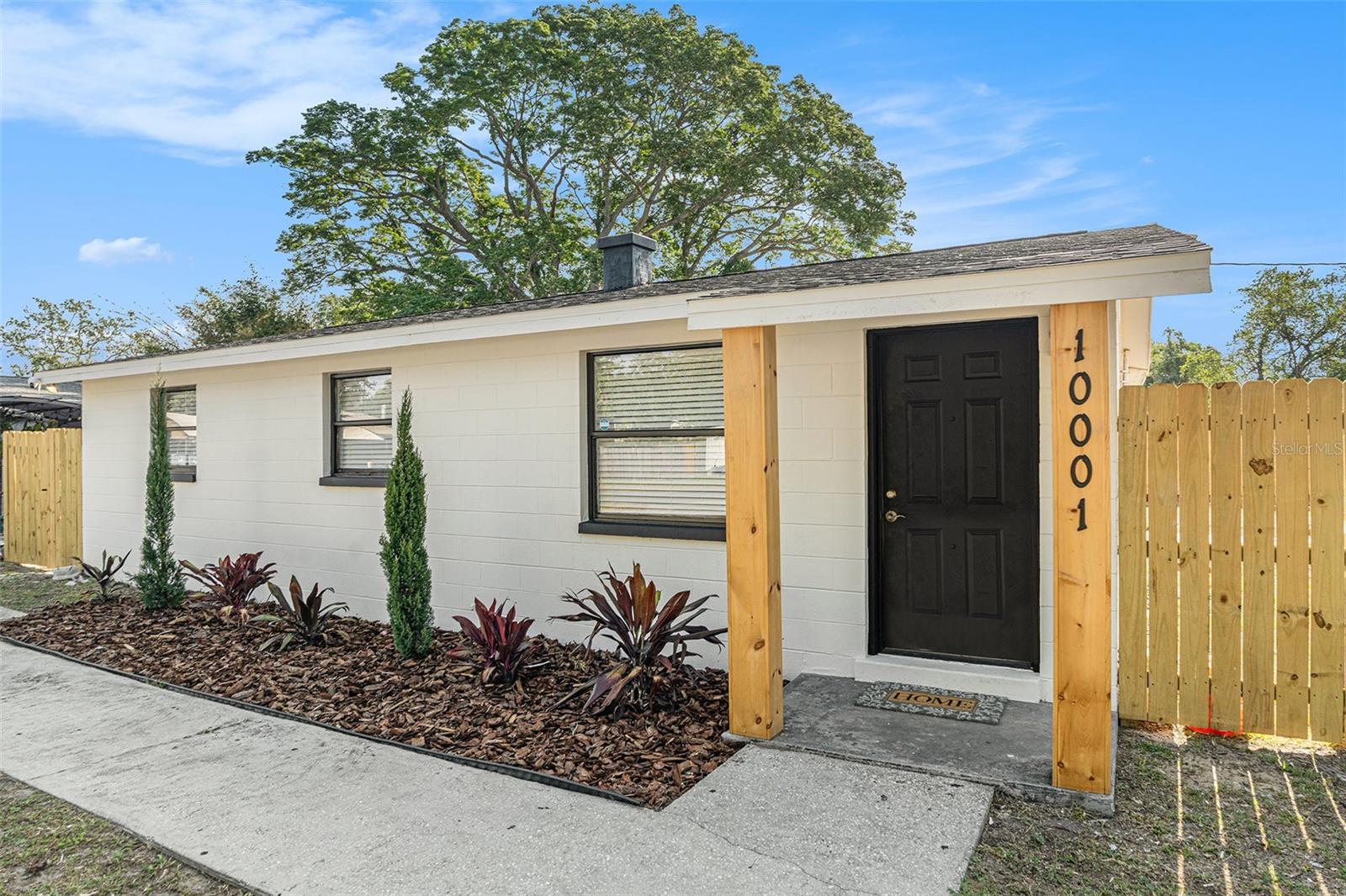 Come see this fully renovated and move-in-ready corner home located in a spacious lot with plenty of parking. This property offers comfort, style, and an unbeatable location.
It features tile flooring throughout, a modern kitchen with granite countertops and brand-new stainless steel appliances, and a spacious, updated bathroom with contemporary finishes. The home also comes equipped with new solar panels.
Conveniently located near hospitals, restaurants, major highways, and just minutes from Busch Gardens, this cozy home is the perfect blend of efficiency and location.