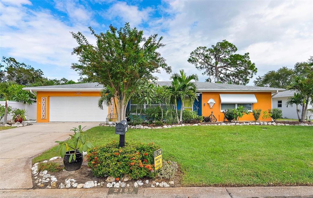 Photo of 2199 Sunset Circle, Largo, FL 33774 (MLS # TB8433159)