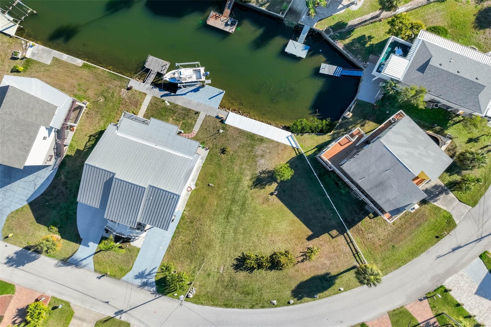 DRIFTWOOD ISLES - Land