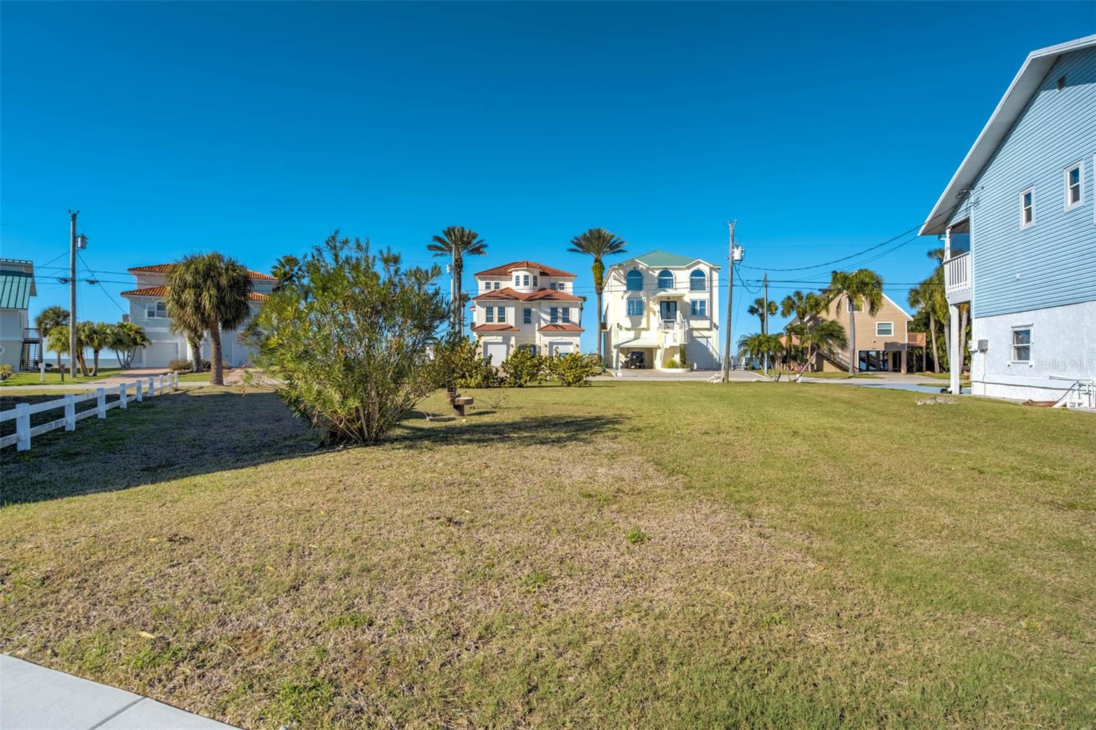 DRIFTWOOD ISLES - Land