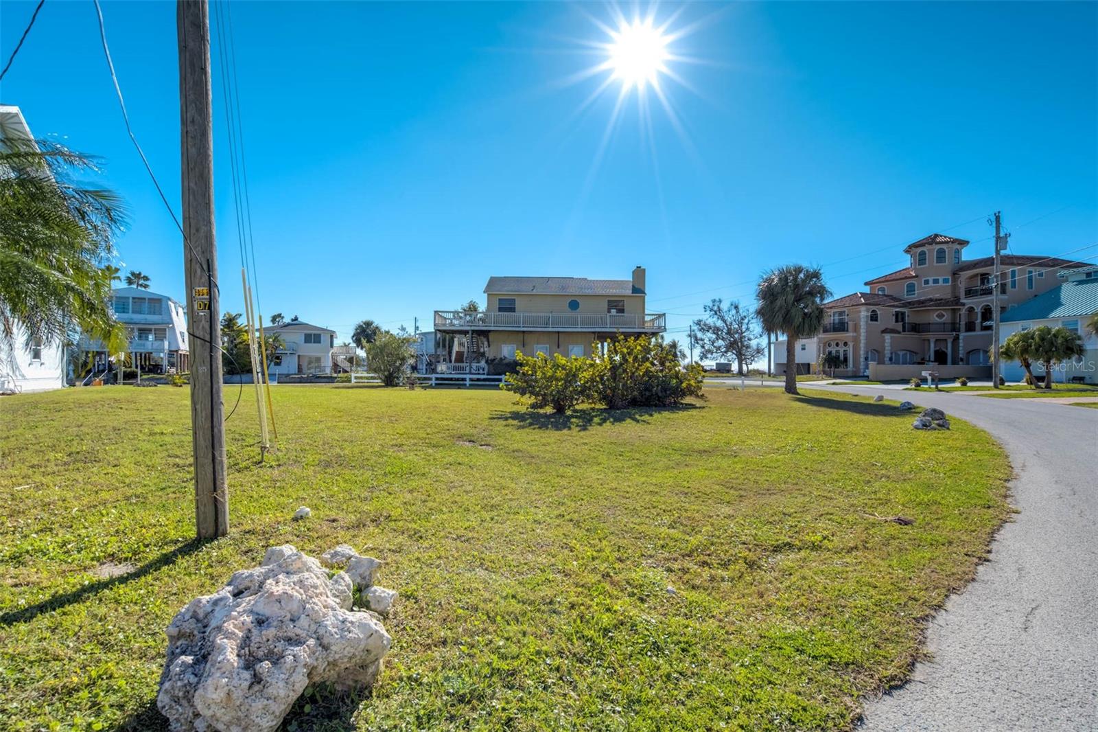 DRIFTWOOD ISLES - Land