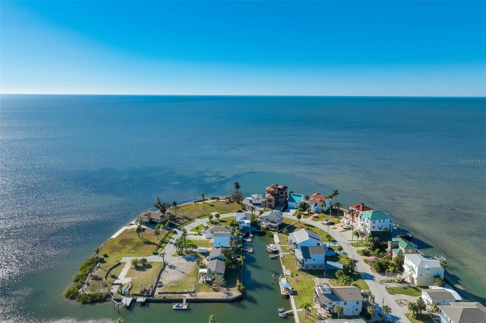 DRIFTWOOD ISLES - Land