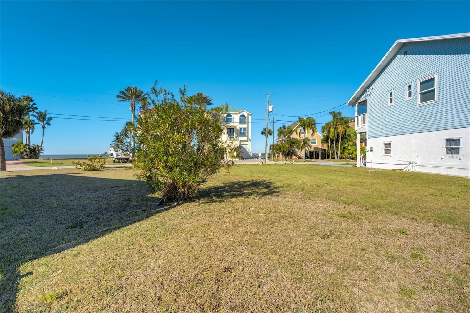 DRIFTWOOD ISLES - Land